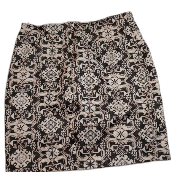 Beautiful black beige skirt size small womens by xhilaration junior fall office - Picture 2 of 3